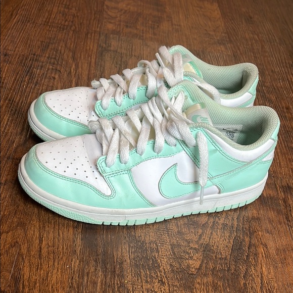 Nike Green and White Sneakers Classic Low-Top Design - Picture 2 of 4